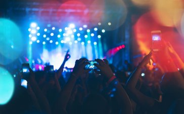 Using Augmented Reality to Elevate the Concert Experience