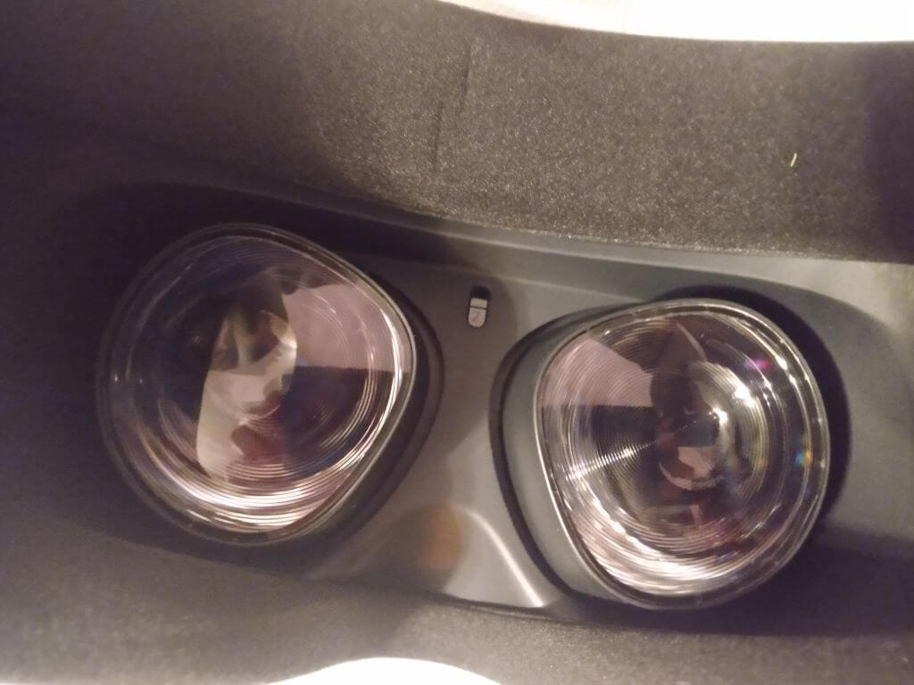 Oculus 2 manual interpupillary-distance adjustor